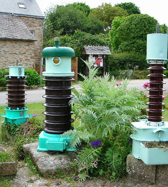 2011-05-12 20 St Aignan Devant le musee de l electricite.JPG